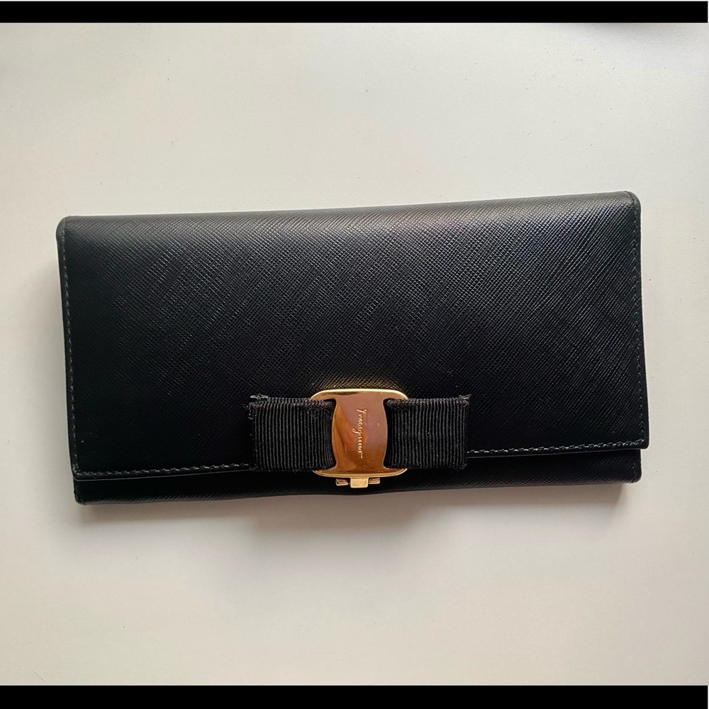 Salvatore Ferragamo vara bow wallet-black, used